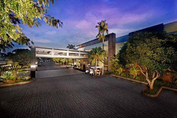 FM7 Resort Hotel (Tangerang)